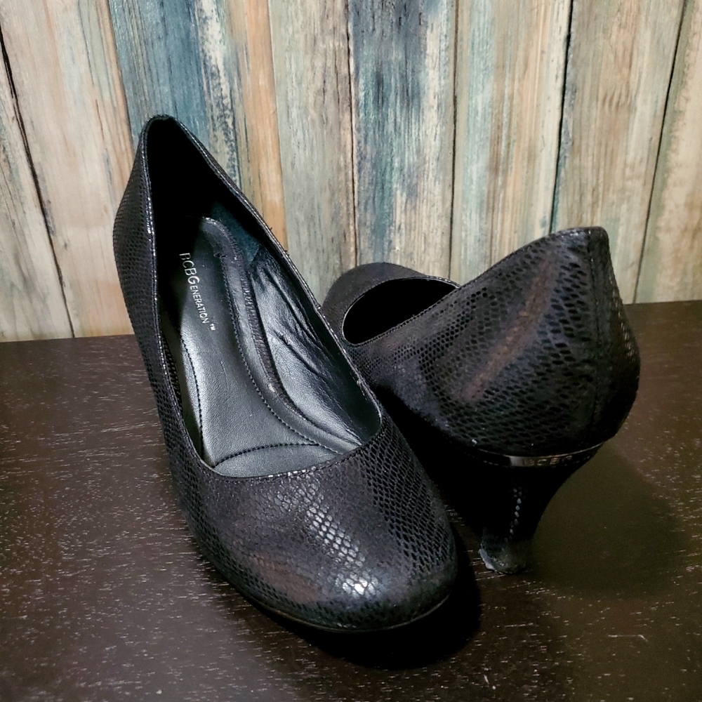 $16 TODAY ONLY🌼 BCBGeneration Silver Logo Black Snake Print Heel